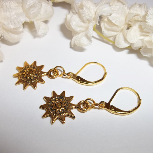 Earring Gold Sunburst Everyday Casual Jewelry 3693 - Picture 4 of 5